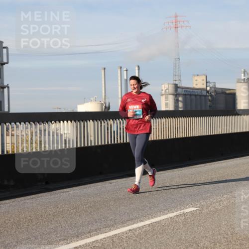 03.10.2025 - Köhlbrandbrückenlauf Lena Gebhardt http://msf.ph/oto/9094443 03.10.2025 10:09:16 Position 2 1 meine-sportfotos.de