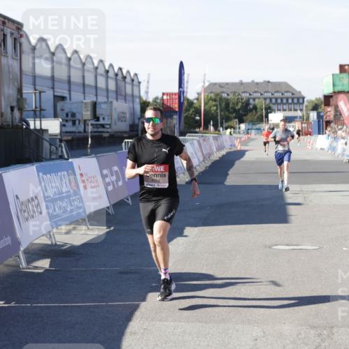 03.10.2025 - Köhlbrandbrückenlauf Jannik Wohlers http://msf.ph/oto/9094444 03.10.2025 12:54:46 Ziel 4079, 4209, 6151, 6621, 6683 meine-sportfotos.de