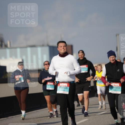 03.10.2025 - Köhlbrandbrückenlauf Jannik Wohlers http://msf.ph/oto/9094453 03.10.2025 10:12:50 Position 3 2999, 1606, 3001 meine-sportfotos.de