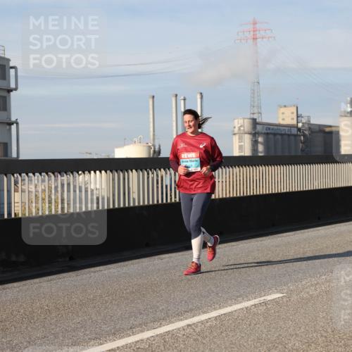 03.10.2025 - Köhlbrandbrückenlauf Lena Gebhardt http://msf.ph/oto/9094455 03.10.2025 10:09:16 Position 2  meine-sportfotos.de