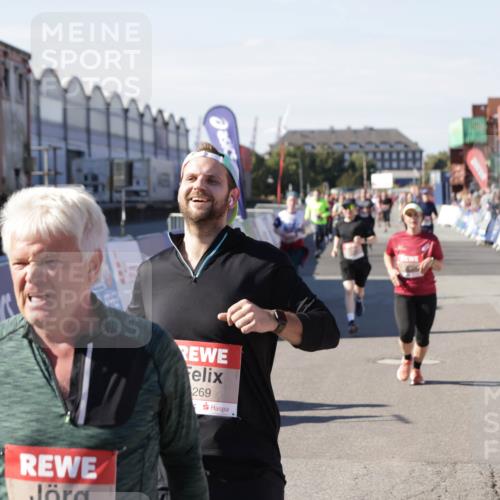 03.10.2025 - Köhlbrandbrückenlauf Jannik Wohlers http://msf.ph/oto/9094458 03.10.2025 13:20:36 Ziel 4269, 4385, 4476, 4570, 4591, 4672, 4739, 4790, 4859, 5082, 5543, 5631, 6777, 6807 meine-sportfotos.de