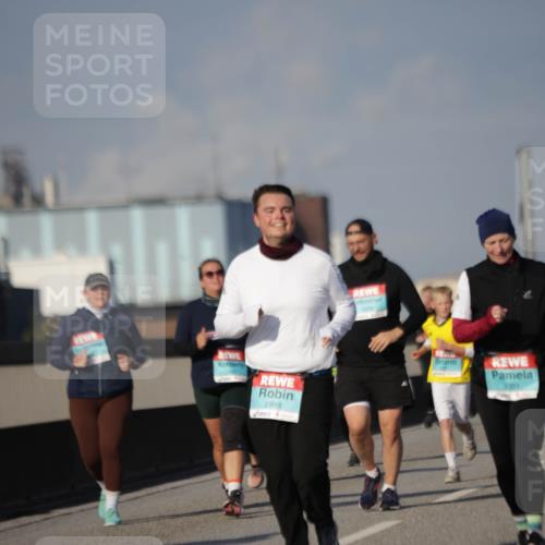 03.10.2025 - Köhlbrandbrückenlauf Jannik Wohlers http://msf.ph/oto/9094473 03.10.2025 10:12:50 Position 3 2999, 1606, 3001, 3000 meine-sportfotos.de
