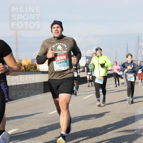 03.10.2025 - Köhlbrandbrückenlauf Jannik Wohlers http://msf.ph/oto/9094485 03.10.2025 10:01:07 Position 3 3125, 2172, 549 meine-sportfotos.de