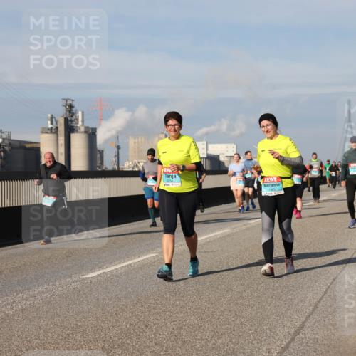 03.10.2025 - Köhlbrandbrückenlauf Lena Gebhardt http://msf.ph/oto/9094512 03.10.2025 10:09:18 Position 2 3254 meine-sportfotos.de