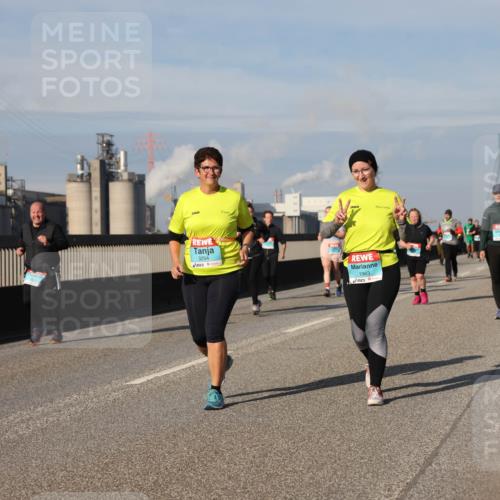 03.10.2025 - Köhlbrandbrückenlauf Lena Gebhardt http://msf.ph/oto/9094526 03.10.2025 10:09:19 Position 2 3254, 1963 meine-sportfotos.de