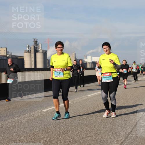 03.10.2025 - Köhlbrandbrückenlauf Lena Gebhardt http://msf.ph/oto/9094553 03.10.2025 10:09:19 Position 2 3254, 1963 meine-sportfotos.de