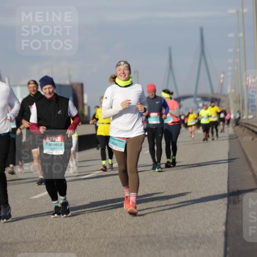 03.10.2025 - Köhlbrandbrückenlauf Jannik Wohlers http://msf.ph/oto/9094563 03.10.2025 10:12:53 Position 3 2999, 3001, 3000 meine-sportfotos.de