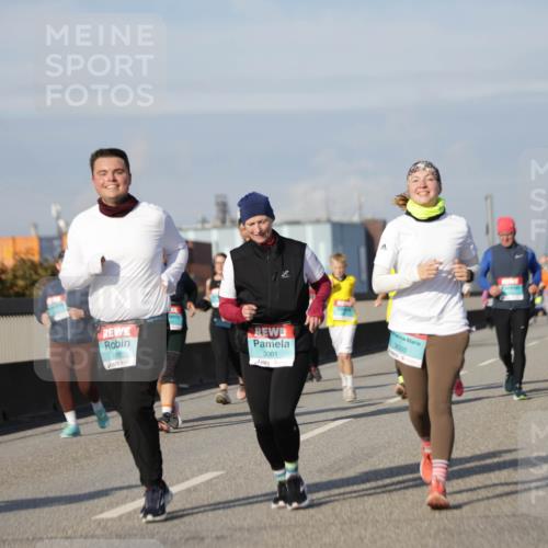03.10.2025 - Köhlbrandbrückenlauf Jannik Wohlers http://msf.ph/oto/9094586 03.10.2025 10:12:54 Position 3 2999, 3001, 3000 meine-sportfotos.de