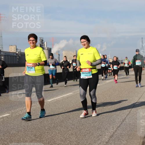 03.10.2025 - Köhlbrandbrückenlauf Lena Gebhardt http://msf.ph/oto/9094597 03.10.2025 10:09:20 Position 2 3254, 1963 meine-sportfotos.de