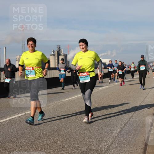 03.10.2025 - Köhlbrandbrückenlauf Lena Gebhardt http://msf.ph/oto/9094613 03.10.2025 10:09:20 Position 2 3254, 1963 meine-sportfotos.de