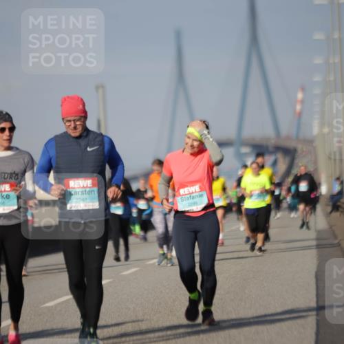 03.10.2025 - Köhlbrandbrückenlauf Jannik Wohlers http://msf.ph/oto/9094614 03.10.2025 10:12:55 Position 3 2466, 2248, 2299 meine-sportfotos.de