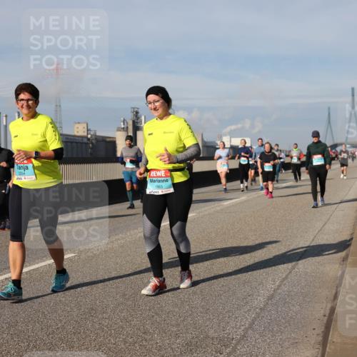 03.10.2025 - Köhlbrandbrückenlauf Lena Gebhardt http://msf.ph/oto/9094622 03.10.2025 10:09:21 Position 2 3254, 1963 meine-sportfotos.de