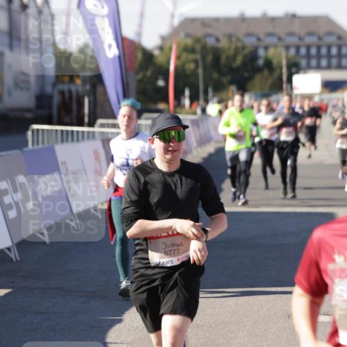 03.10.2025 - Köhlbrandbrückenlauf Jannik Wohlers http://msf.ph/oto/9094624 03.10.2025 13:20:39 Ziel 4269, 4476, 4646, 4790, 4859, 5488, 5543, 5631, 5918, 5920, 6777, 6807 meine-sportfotos.de