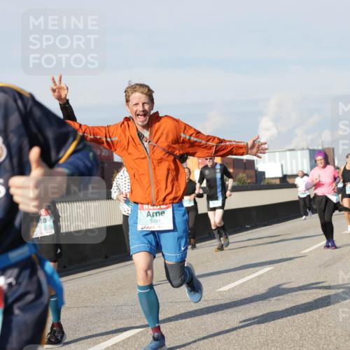03.10.2025 - Köhlbrandbrückenlauf Jannik Wohlers http://msf.ph/oto/9094625 03.10.2025 10:01:11 Position 3 3281 meine-sportfotos.de