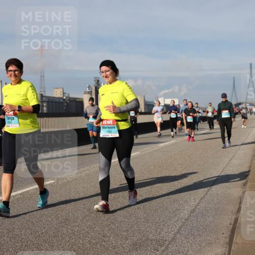 03.10.2025 - Köhlbrandbrückenlauf Lena Gebhardt http://msf.ph/oto/9094629 03.10.2025 10:09:21 Position 2 3254, 1963 meine-sportfotos.de