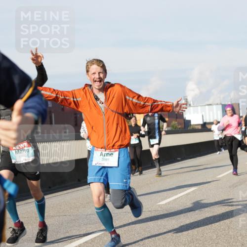 03.10.2025 - Köhlbrandbrückenlauf Jannik Wohlers http://msf.ph/oto/9094631 03.10.2025 10:01:11 Position 3 1031, 3281 meine-sportfotos.de