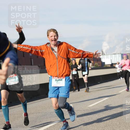 03.10.2025 - Köhlbrandbrückenlauf Jannik Wohlers http://msf.ph/oto/9094637 03.10.2025 10:01:11 Position 3 1031, 3281 meine-sportfotos.de