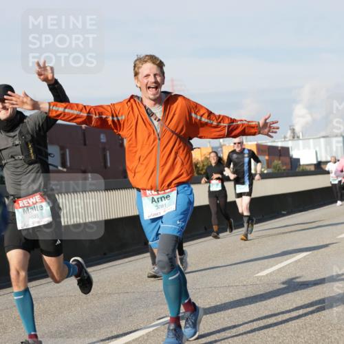 03.10.2025 - Köhlbrandbrückenlauf Jannik Wohlers http://msf.ph/oto/9094646 03.10.2025 10:01:11 Position 3 1031, 3281 meine-sportfotos.de