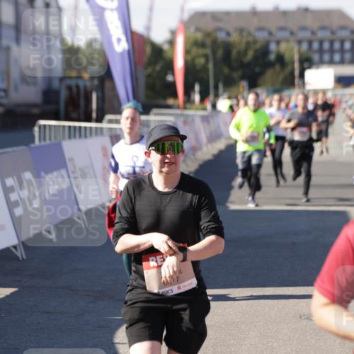 03.10.2025 - Köhlbrandbrückenlauf Jannik Wohlers http://msf.ph/oto/9094647 03.10.2025 13:20:39 Ziel 4269, 4476, 4646, 4790, 4859, 5488, 5543, 5631, 5918, 5920, 6777, 6807 meine-sportfotos.de