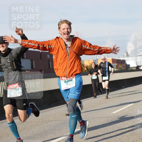 03.10.2025 - Köhlbrandbrückenlauf Jannik Wohlers http://msf.ph/oto/9094651 03.10.2025 10:01:11 Position 3 1031, 3281 meine-sportfotos.de