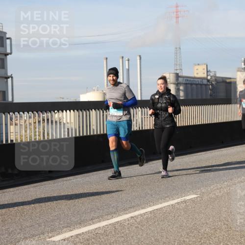 03.10.2025 - Köhlbrandbrückenlauf Lena Gebhardt http://msf.ph/oto/9094655 03.10.2025 10:09:23 Position 2  meine-sportfotos.de