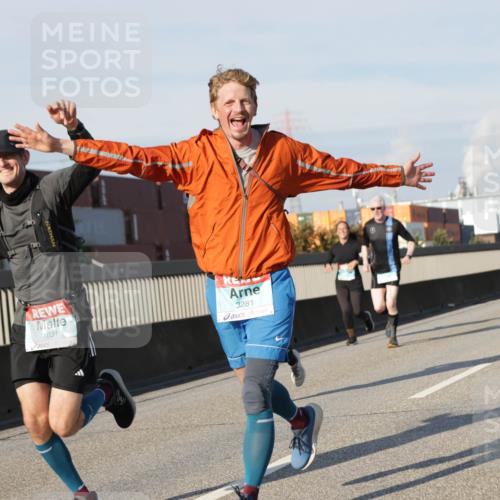 03.10.2025 - Köhlbrandbrückenlauf Jannik Wohlers http://msf.ph/oto/9094657 03.10.2025 10:01:11 Position 3 1031, 3281 meine-sportfotos.de