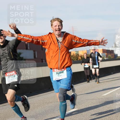 03.10.2025 - Köhlbrandbrückenlauf Jannik Wohlers http://msf.ph/oto/9094661 03.10.2025 10:01:11 Position 3 1031, 3281 meine-sportfotos.de