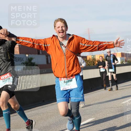 03.10.2025 - Köhlbrandbrückenlauf Jannik Wohlers http://msf.ph/oto/9094671 03.10.2025 10:01:11 Position 3 3281 meine-sportfotos.de