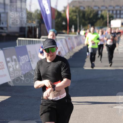 03.10.2025 - Köhlbrandbrückenlauf Jannik Wohlers http://msf.ph/oto/9094674 03.10.2025 13:20:39 Ziel 4269, 4476, 4646, 4790, 4859, 5488, 5543, 5631, 5918, 5920, 6777, 6807 meine-sportfotos.de