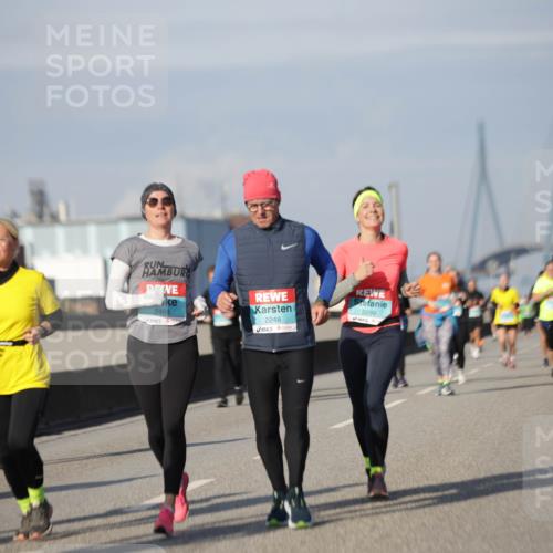 03.10.2025 - Köhlbrandbrückenlauf Jannik Wohlers http://msf.ph/oto/9094684 03.10.2025 10:12:57 Position 3 2466, 2248, 2299 meine-sportfotos.de