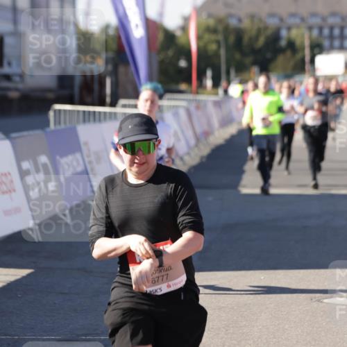 03.10.2025 - Köhlbrandbrückenlauf Jannik Wohlers http://msf.ph/oto/9094685 03.10.2025 13:20:39 Ziel 4269, 4476, 4646, 4790, 4859, 5488, 5543, 5631, 5918, 5920, 6777, 6807 meine-sportfotos.de