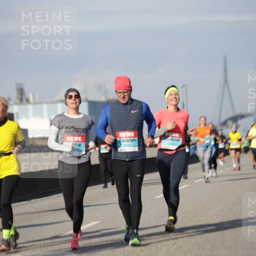 03.10.2025 - Köhlbrandbrückenlauf Jannik Wohlers http://msf.ph/oto/9094693 03.10.2025 10:12:57 Position 3 466, 2248, 2299 meine-sportfotos.de