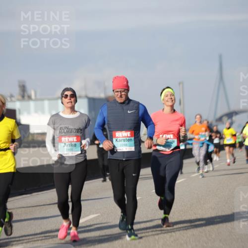 03.10.2025 - Köhlbrandbrückenlauf Jannik Wohlers http://msf.ph/oto/9094705 03.10.2025 10:12:57 Position 3 2466, 2248, 2299 meine-sportfotos.de