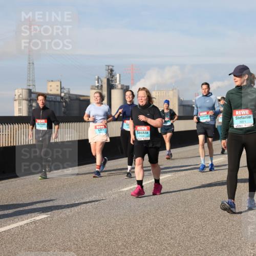 03.10.2025 - Köhlbrandbrückenlauf Lena Gebhardt http://msf.ph/oto/9094719 03.10.2025 10:09:24 Position 2 2504, 2271 meine-sportfotos.de