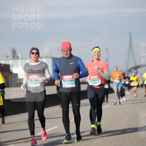 03.10.2025 - Köhlbrandbrückenlauf Jannik Wohlers http://msf.ph/oto/9094723 03.10.2025 10:12:58 Position 3 2466, 2248, 2299 meine-sportfotos.de