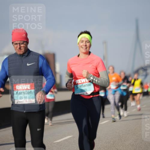 03.10.2025 - Köhlbrandbrückenlauf Jannik Wohlers http://msf.ph/oto/9094732 03.10.2025 10:12:58 Position 3 2488, 2248, 2299 meine-sportfotos.de