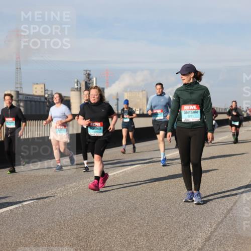 03.10.2025 - Köhlbrandbrückenlauf Lena Gebhardt http://msf.ph/oto/9094738 03.10.2025 10:09:25 Position 2 2504, 2271 meine-sportfotos.de
