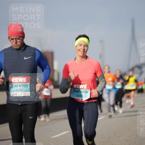 03.10.2025 - Köhlbrandbrückenlauf Jannik Wohlers http://msf.ph/oto/9094742 03.10.2025 10:12:59 Position 3 2466, 2248, 2299 meine-sportfotos.de