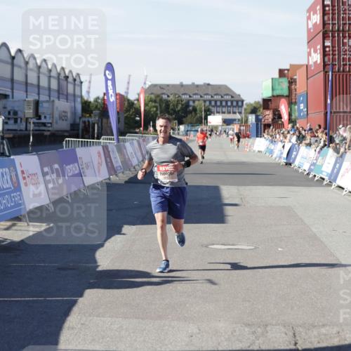 03.10.2025 - Köhlbrandbrückenlauf Jannik Wohlers http://msf.ph/oto/9094743 03.10.2025 12:54:50 Ziel 4079, 6151, 6621 meine-sportfotos.de