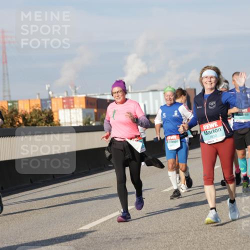 03.10.2025 - Köhlbrandbrückenlauf Jannik Wohlers http://msf.ph/oto/9094747 03.10.2025 10:01:13 Position 3 3505, 1812, 3506 meine-sportfotos.de
