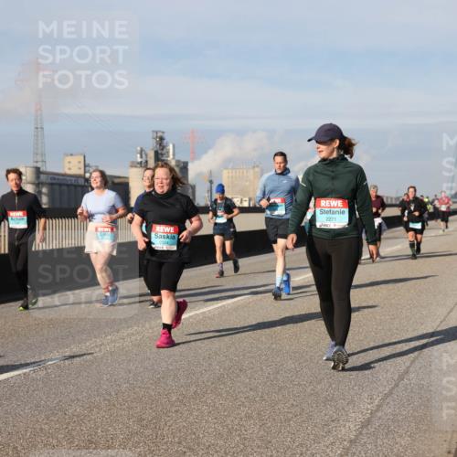 03.10.2025 - Köhlbrandbrückenlauf Lena Gebhardt http://msf.ph/oto/9094752 03.10.2025 10:09:25 Position 2 2504, 2271 meine-sportfotos.de