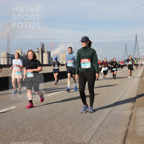 03.10.2025 - Köhlbrandbrückenlauf Lena Gebhardt http://msf.ph/oto/9094761 03.10.2025 10:09:25 Position 2 2504, 2271 meine-sportfotos.de