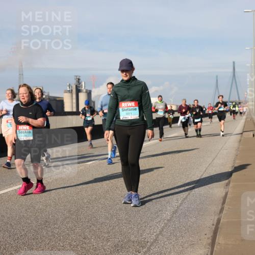 03.10.2025 - Köhlbrandbrückenlauf Lena Gebhardt http://msf.ph/oto/9094776 03.10.2025 10:09:26 Position 2 2504, 2271 meine-sportfotos.de