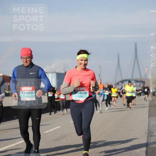 03.10.2025 - Köhlbrandbrückenlauf Jannik Wohlers http://msf.ph/oto/9094778 03.10.2025 10:13:00 Position 3 2466, 2248, 2299 meine-sportfotos.de