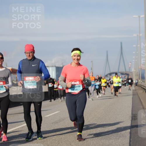 03.10.2025 - Köhlbrandbrückenlauf Jannik Wohlers http://msf.ph/oto/9094783 03.10.2025 10:13:00 Position 3 2466, 2248, 2299 meine-sportfotos.de