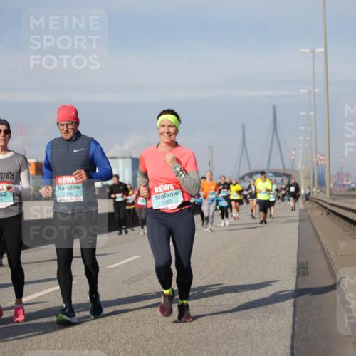 03.10.2025 - Köhlbrandbrückenlauf Jannik Wohlers http://msf.ph/oto/9094788 03.10.2025 10:13:00 Position 3 2466, 2248, 2299 meine-sportfotos.de