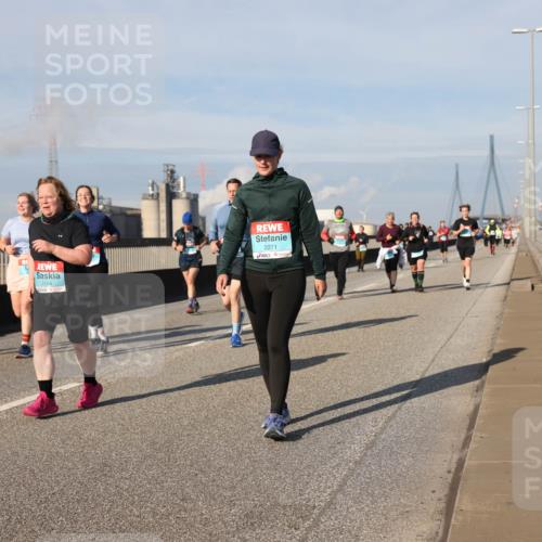 03.10.2025 - Köhlbrandbrückenlauf Lena Gebhardt http://msf.ph/oto/9094789 03.10.2025 10:09:26 Position 2 2504, 2271 meine-sportfotos.de