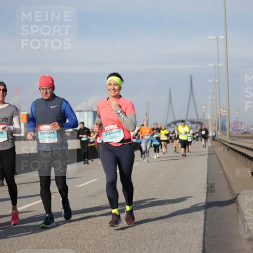 03.10.2025 - Köhlbrandbrückenlauf Jannik Wohlers http://msf.ph/oto/9094792 03.10.2025 10:13:00 Position 3 2466, 2248, 2299 meine-sportfotos.de