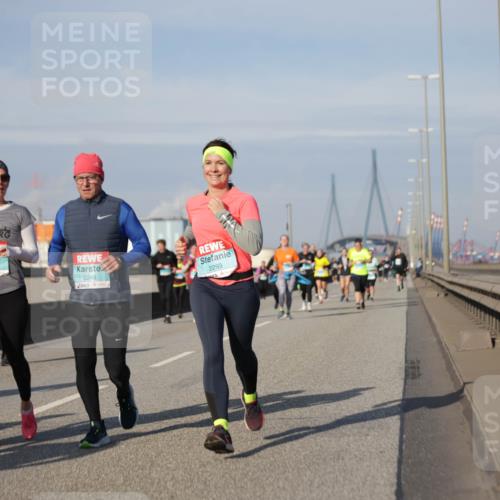 03.10.2025 - Köhlbrandbrückenlauf Jannik Wohlers http://msf.ph/oto/9094795 03.10.2025 10:13:00 Position 3 2466, 2248, 2299 meine-sportfotos.de