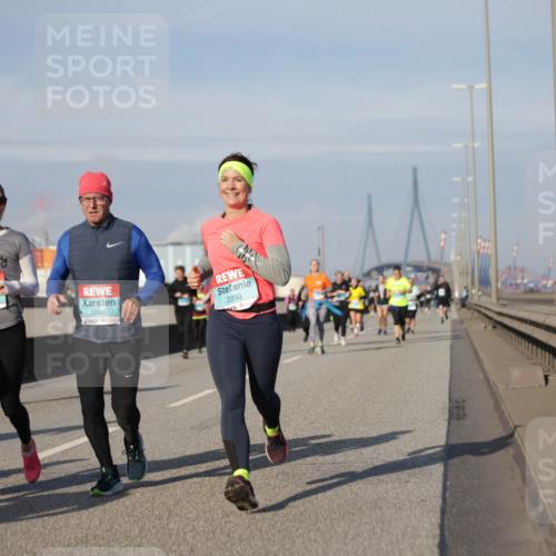 03.10.2025 - Köhlbrandbrückenlauf Jannik Wohlers http://msf.ph/oto/9094800 03.10.2025 10:13:00 Position 3 2466, 2248, 2299 meine-sportfotos.de